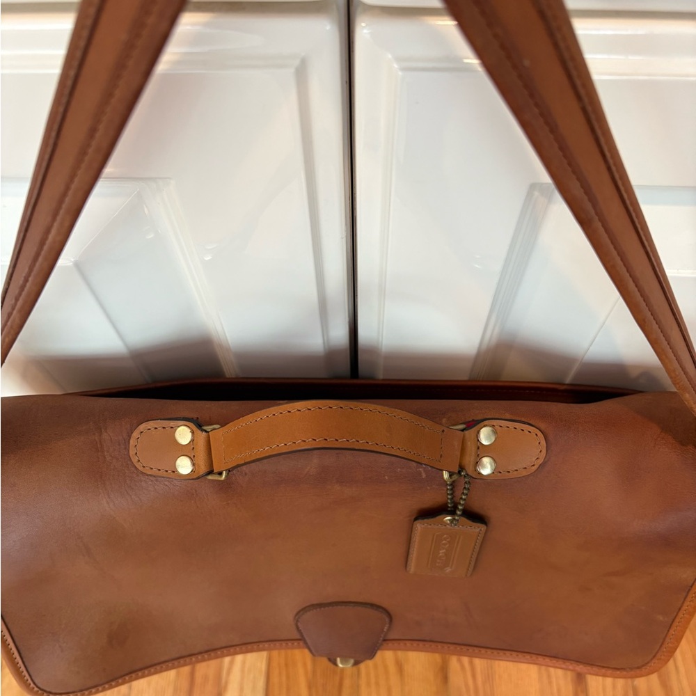 Vintage Coach Unisex Metropolitan Messenger Bag with Turnlock and Shoulder Strap - Picture 5 of 12